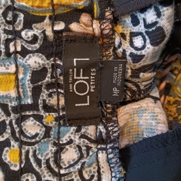 LOFT Floral Pants - Picture 5 of 9